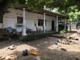 ගම්පහ මහ නගර වසීමාවෙන් ඉඩමේ වටිනකමට නිවස හා ඉඩම විකිණීමට.