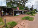 කඩ කාමර 3ක්‌ හා නිවසක්(ප්‍රධාන පාරට මුහුණලා)